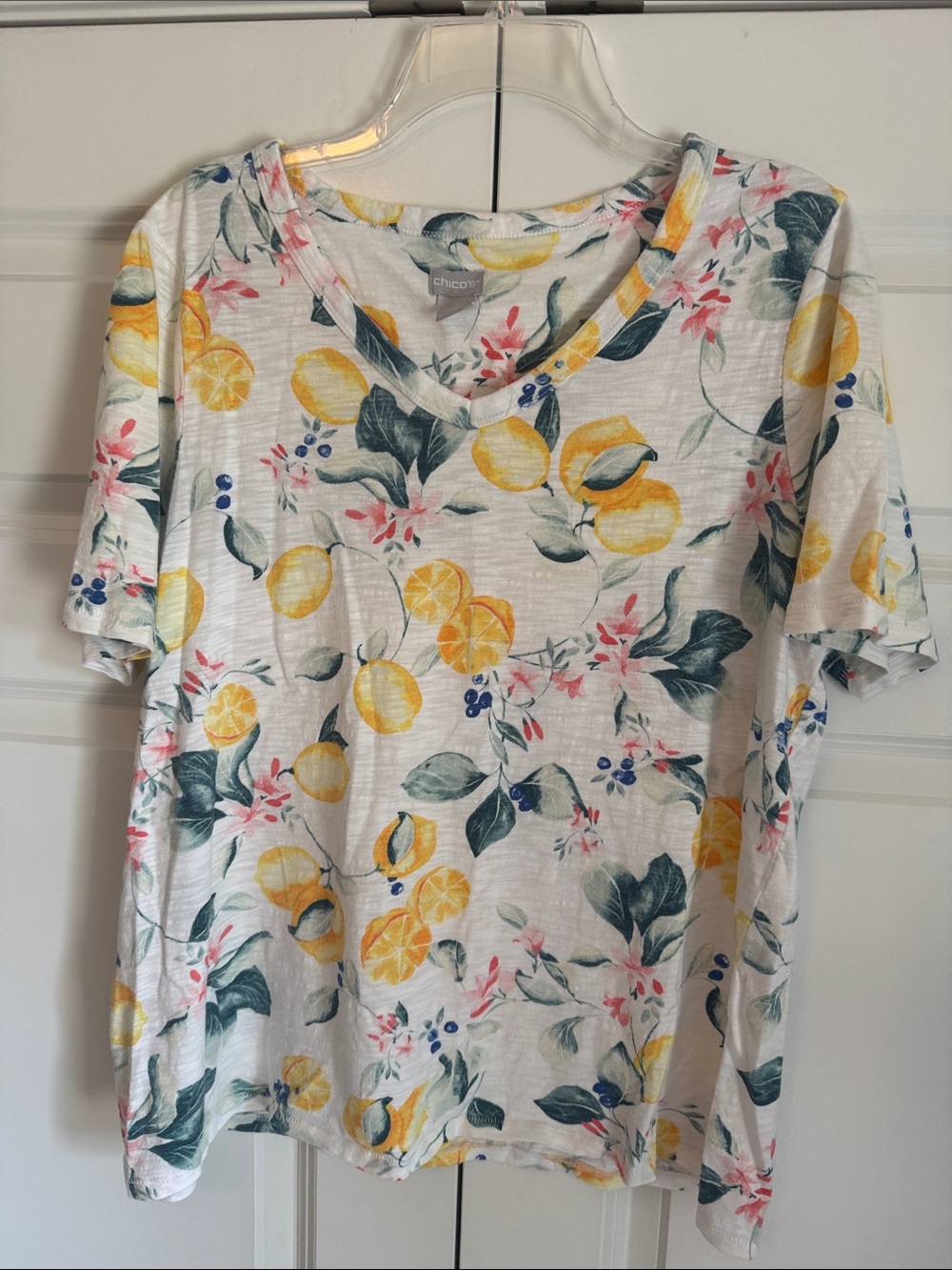 Chico's White V‑Neck Short Sleeve Top with Yellow Lemon & Green Leaf Print